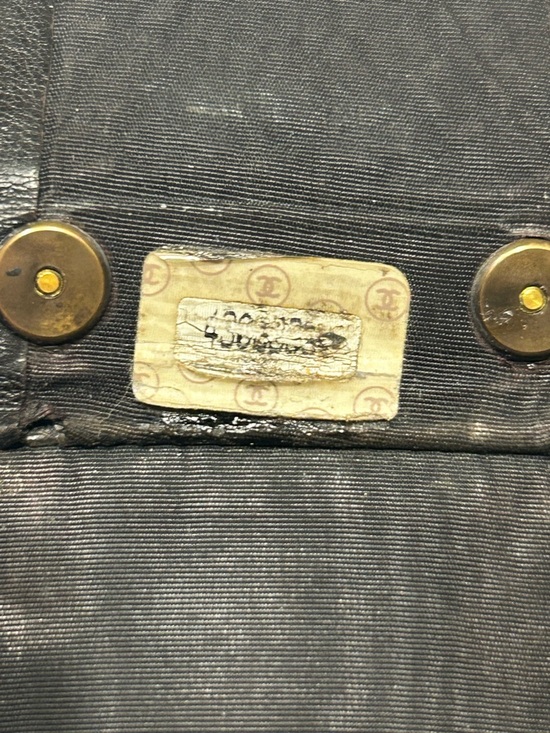 CHANEL Caviar Pebbled Leather Key and Card Holder - Picture 4 of 10